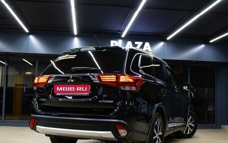 Mitsubishi Outlander III рестайлинг 3, 2015 год, 1 699 000 рублей, 6 фотография