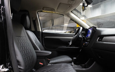 Mitsubishi Outlander III рестайлинг 3, 2015 год, 1 699 000 рублей, 12 фотография