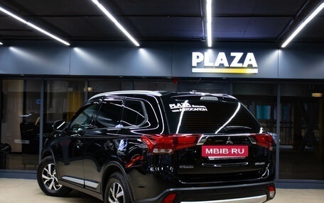 Mitsubishi Outlander III рестайлинг 3, 2015 год, 1 699 000 рублей, 3 фотография