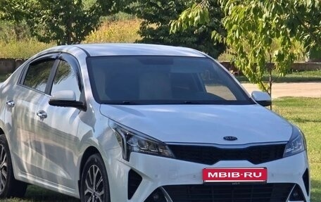KIA Rio IV, 2021 год, 1 800 000 рублей, 1 фотография
