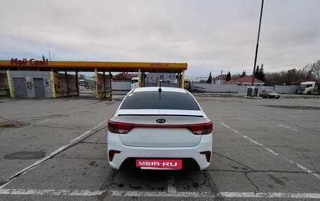 KIA Rio IV, 2018 год, 900 000 рублей, 3 фотография