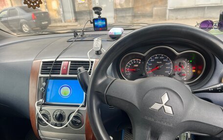 Mitsubishi Colt VI рестайлинг, 2004 год, 400 000 рублей, 6 фотография