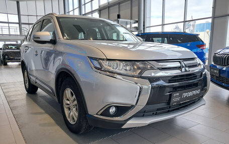 Mitsubishi Outlander III рестайлинг 3, 2016 год, 1 918 000 рублей, 3 фотография