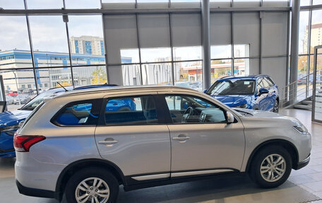 Mitsubishi Outlander III рестайлинг 3, 2016 год, 1 918 000 рублей, 4 фотография