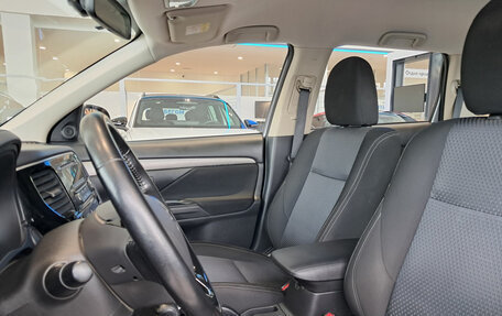 Mitsubishi Outlander III рестайлинг 3, 2016 год, 1 918 000 рублей, 16 фотография