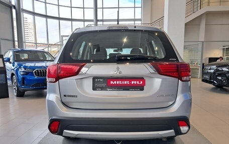 Mitsubishi Outlander III рестайлинг 3, 2016 год, 1 918 000 рублей, 6 фотография