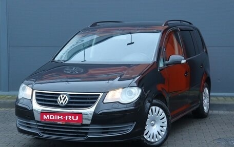 Volkswagen Touran III, 2007 год, 899 000 рублей, 1 фотография