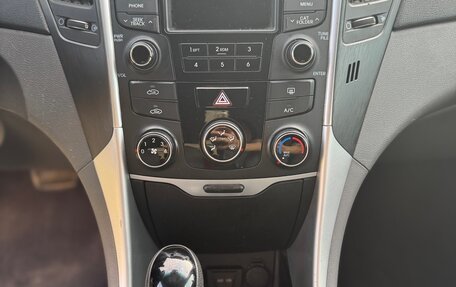 Hyundai Sonata VI, 2013 год, 1 100 000 рублей, 11 фотография