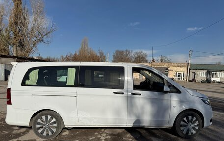 Mercedes-Benz V-Класс, 2022 год, 5 500 000 рублей, 3 фотография