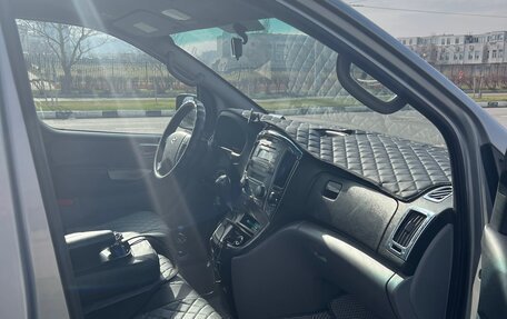 Hyundai Grand Starex Grand Starex I рестайлинг 2, 2011 год, 1 600 000 рублей, 8 фотография