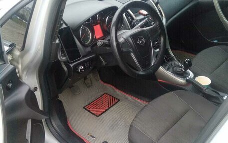 Opel Astra J, 2011 год, 699 000 рублей, 1 фотография