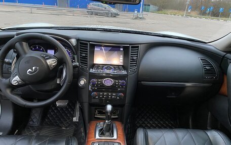 Infiniti QX70, 2013 год, 1 820 000 рублей, 12 фотография