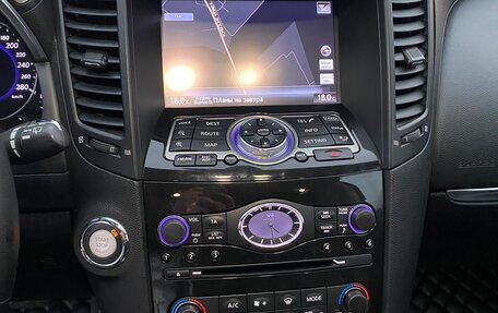 Infiniti QX70, 2013 год, 1 820 000 рублей, 14 фотография