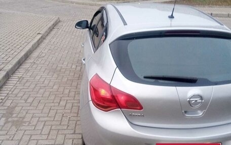 Opel Astra J, 2011 год, 699 000 рублей, 2 фотография