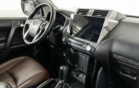 Toyota Land Cruiser Prado 150 рестайлинг 2, 2017 год, 3 849 200 рублей, 9 фотография