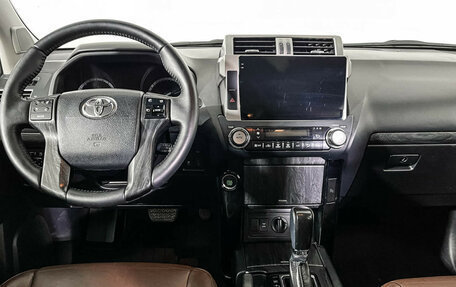 Toyota Land Cruiser Prado 150 рестайлинг 2, 2017 год, 3 849 200 рублей, 12 фотография