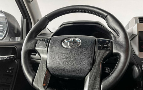 Toyota Land Cruiser Prado 150 рестайлинг 2, 2017 год, 3 849 200 рублей, 14 фотография