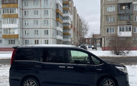 Toyota Esquire I, 2015 год, 1 900 000 рублей, 3 фотография