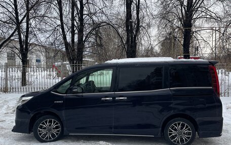 Toyota Esquire I, 2015 год, 1 900 000 рублей, 4 фотография