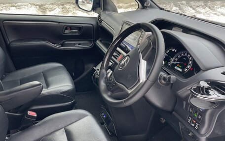 Toyota Esquire I, 2015 год, 1 900 000 рублей, 14 фотография