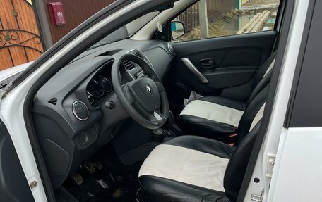 Renault Logan II, 2017 год, 730 000 рублей, 4 фотография