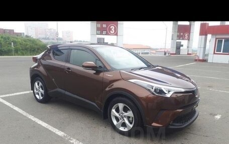 Toyota C-HR I рестайлинг, 2017 год, 1 800 000 рублей, 4 фотография