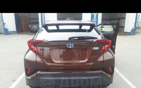 Toyota C-HR I рестайлинг, 2017 год, 1 800 000 рублей, 2 фотография