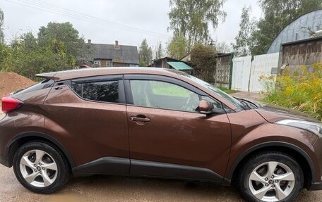 Toyota C-HR I рестайлинг, 2017 год, 1 800 000 рублей, 11 фотография