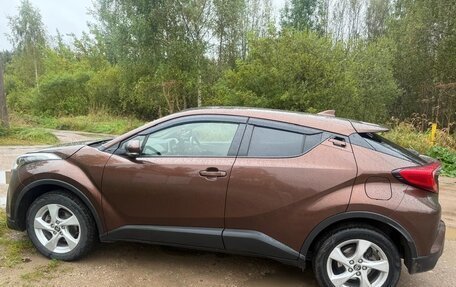 Toyota C-HR I рестайлинг, 2017 год, 1 800 000 рублей, 8 фотография
