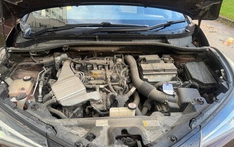 Toyota C-HR I рестайлинг, 2017 год, 1 800 000 рублей, 13 фотография