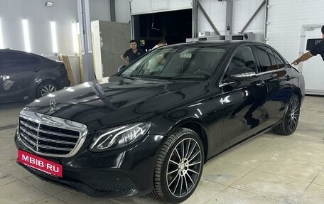 Mercedes-Benz E-Класс, 2016 год, 1 780 000 рублей, 4 фотография