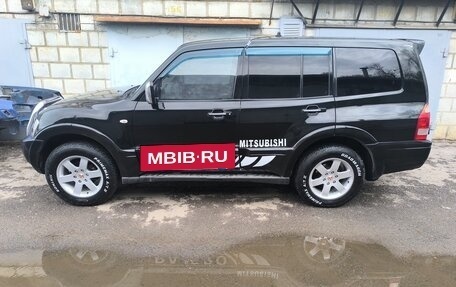 Mitsubishi Pajero III рестайлинг, 2004 год, 995 000 рублей, 2 фотография