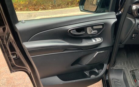 Mercedes-Benz V-Класс, 2019 год, 6 300 000 рублей, 11 фотография