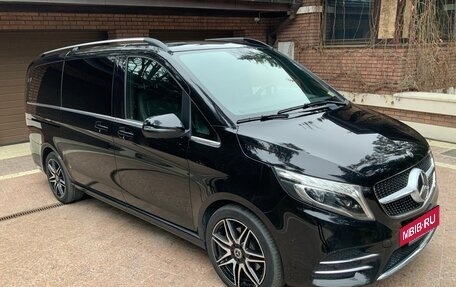 Mercedes-Benz V-Класс, 2019 год, 6 300 000 рублей, 3 фотография