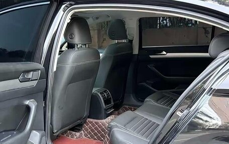 Volkswagen Passat B8 рестайлинг, 2022 год, 1 820 000 рублей, 10 фотография