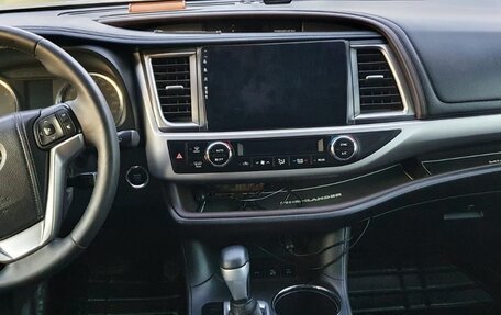 Toyota Highlander III, 2014 год, 2 820 000 рублей, 10 фотография