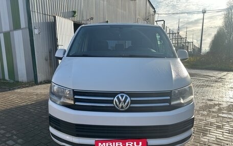 Volkswagen Caravelle T6 рестайлинг, 2016 год, 2 000 000 рублей, 7 фотография