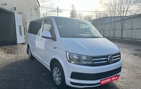 Volkswagen Caravelle T6 рестайлинг, 2016 год, 2 000 000 рублей, 2 фотография