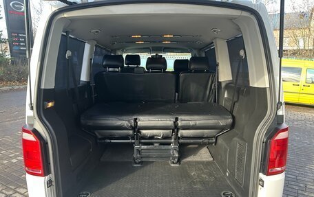 Volkswagen Caravelle T6 рестайлинг, 2016 год, 2 000 000 рублей, 12 фотография