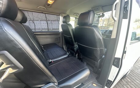 Volkswagen Caravelle T6 рестайлинг, 2016 год, 2 000 000 рублей, 13 фотография