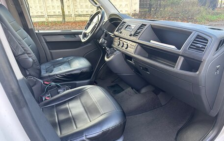 Volkswagen Caravelle T6 рестайлинг, 2016 год, 2 000 000 рублей, 16 фотография