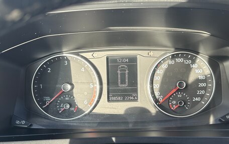 Volkswagen Caravelle T6 рестайлинг, 2016 год, 2 000 000 рублей, 19 фотография