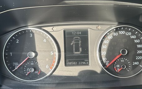 Volkswagen Caravelle T6 рестайлинг, 2016 год, 2 000 000 рублей, 20 фотография