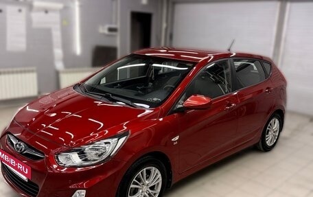 Hyundai Solaris II рестайлинг, 2011 год, 825 000 рублей, 2 фотография