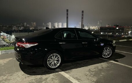 Toyota Camry, 2018 год, 2 600 000 рублей, 5 фотография