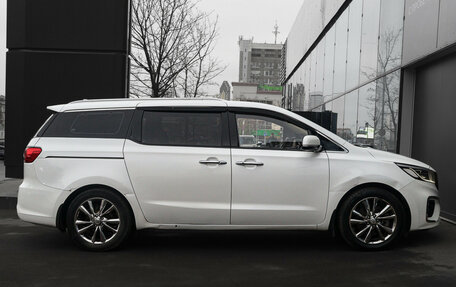 KIA Carnival III, 2018 год, 2 897 000 рублей, 4 фотография