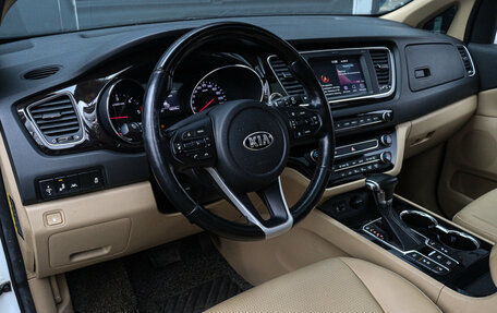 KIA Carnival III, 2018 год, 2 897 000 рублей, 19 фотография