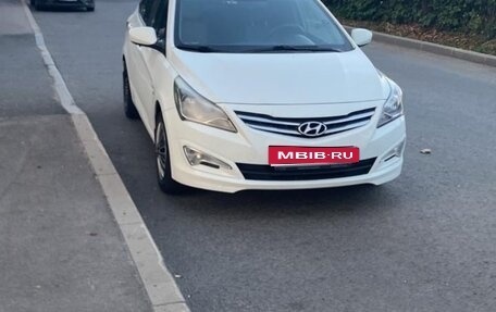 Hyundai Solaris II рестайлинг, 2016 год, 900 000 рублей, 1 фотография