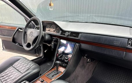 Mercedes-Benz E-Класс, 1995 год, 1 100 000 рублей, 15 фотография