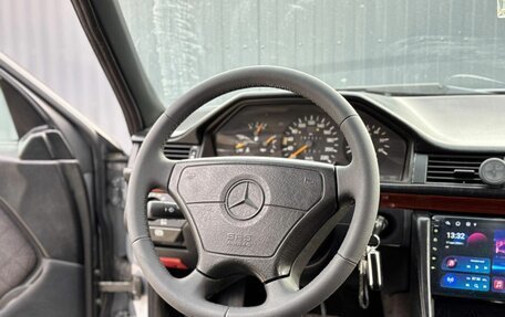 Mercedes-Benz E-Класс, 1995 год, 1 100 000 рублей, 28 фотография